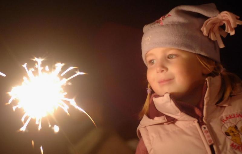 Ура, каникулы! Пиротехника, которую можно запускать с детьми - Гудермес | gudermes.salutsklad.ru